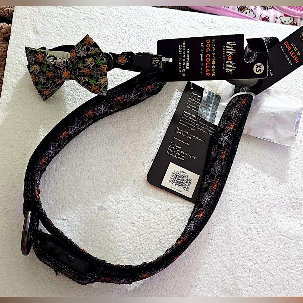 Thrills & Chills Spiderweb Collar and Matching Light Up Spiderweb Leash (XS)